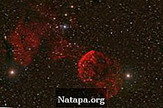 Perbedaan antara Nebula dan Supernova